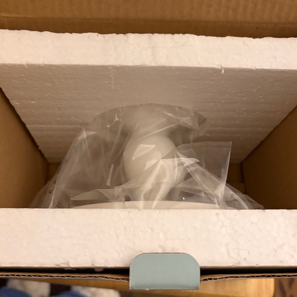 Set of 2 Partylite 3 wick pedestal candle holder white sidewalk cafe - Picture 4 of 6